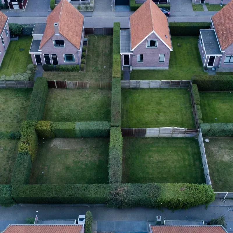 Spory sąsiedzkie o granicę działki w Holandii — erfgrens en burenrecht